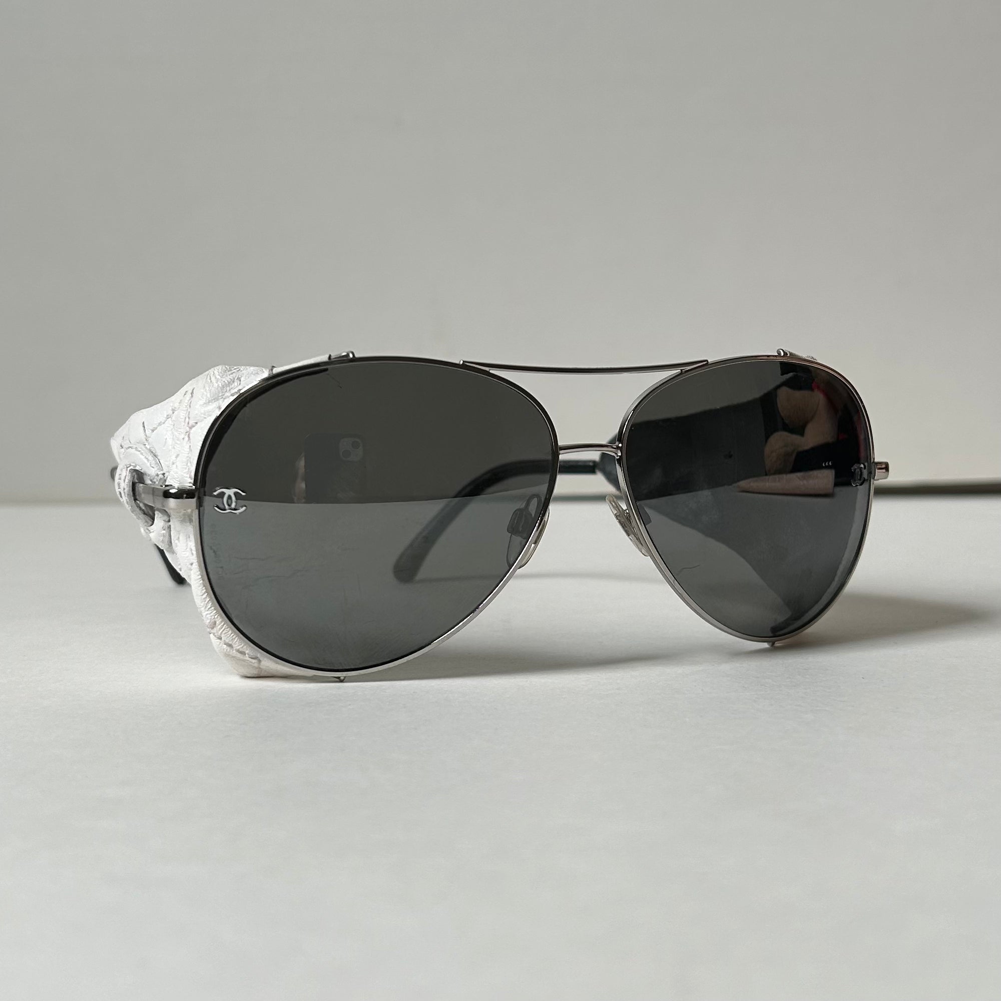 Chanel White Leather Aviator Sunglasses 4192-Q – Closet  display picture 3