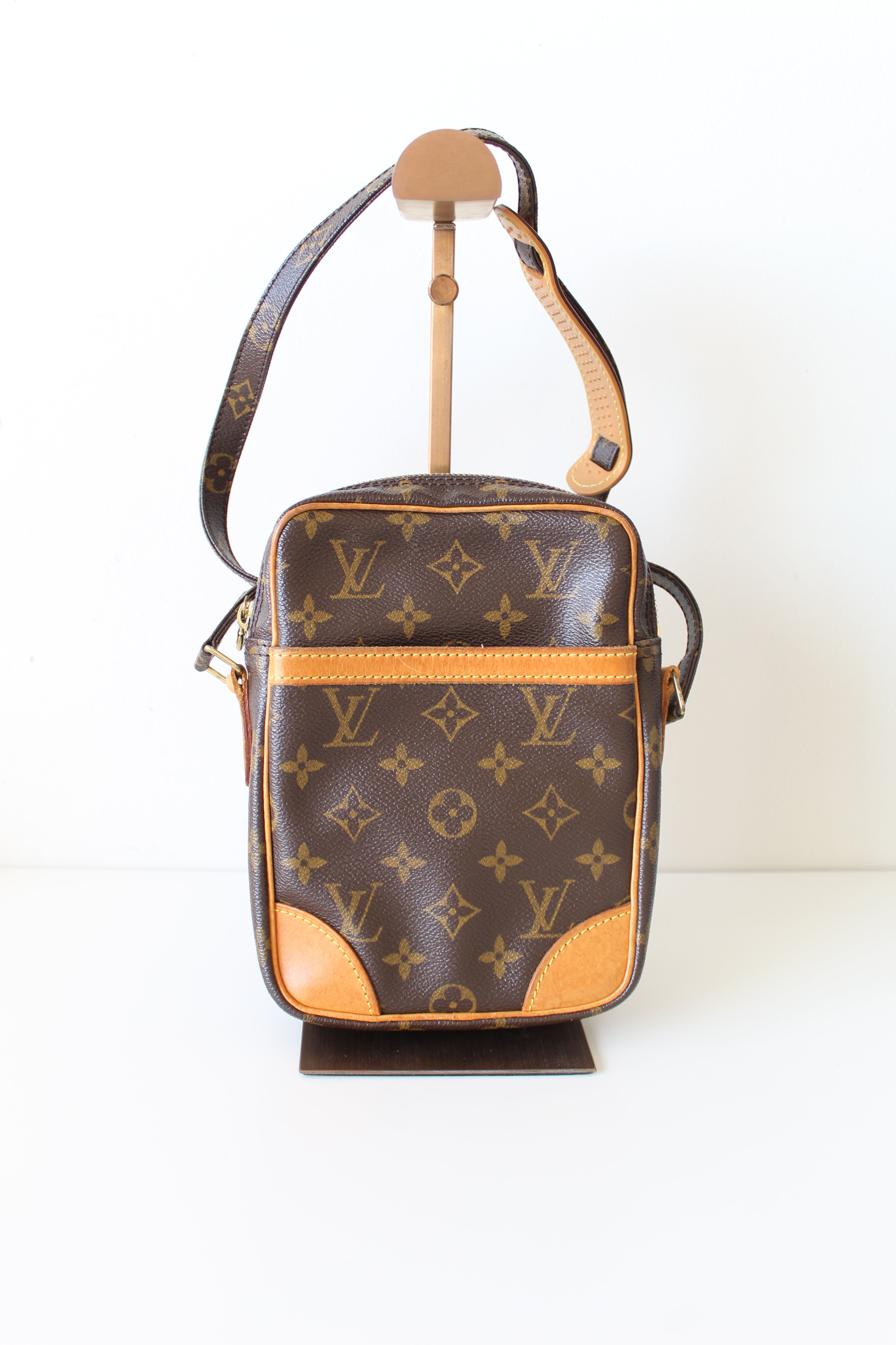 Louis Vuitton Danube : Review and what fits 