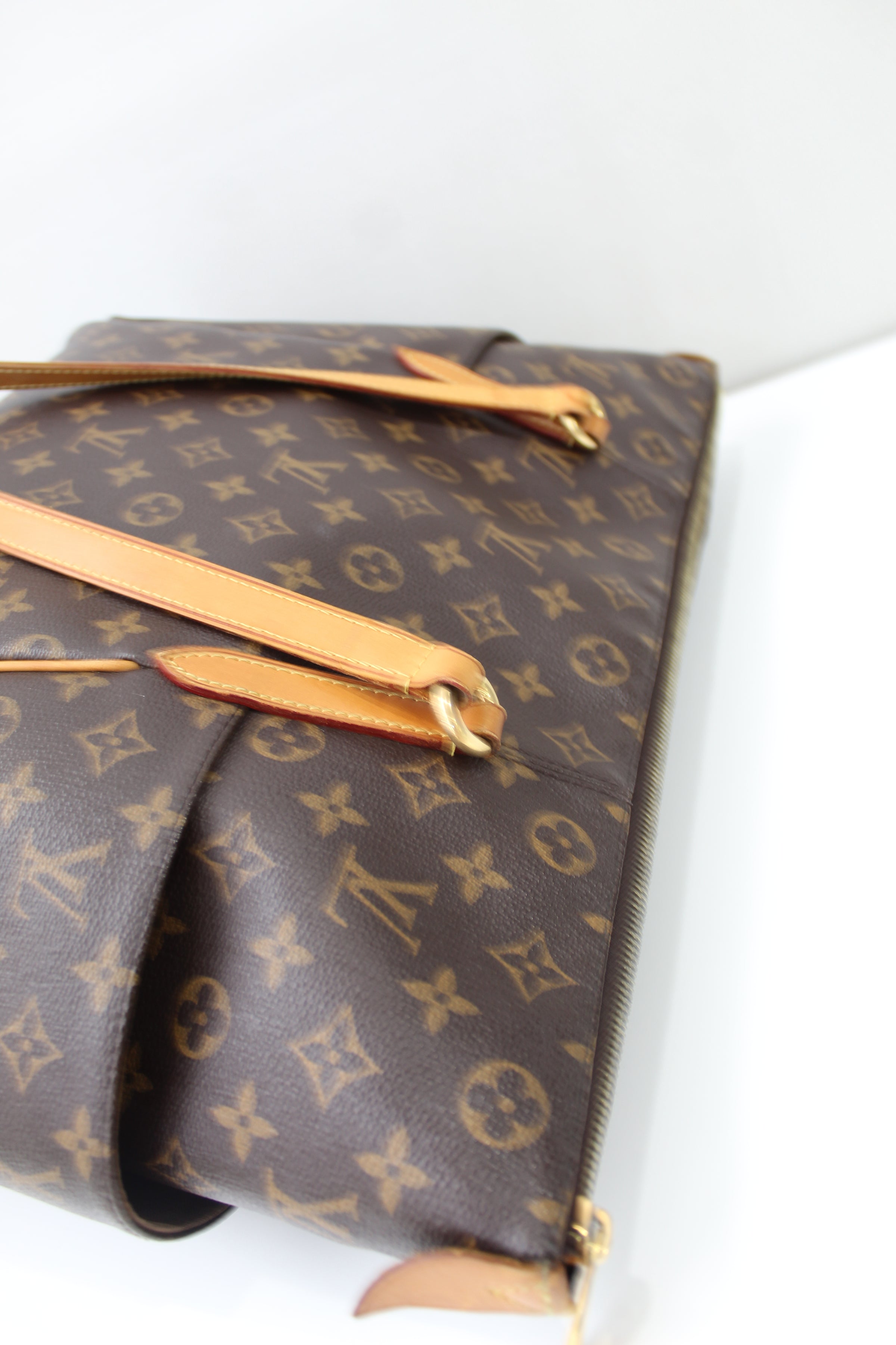 Louis Vuitton, Bags, Rare Side Pockets Zipper Tote Louis Vuitton Gm  Totally