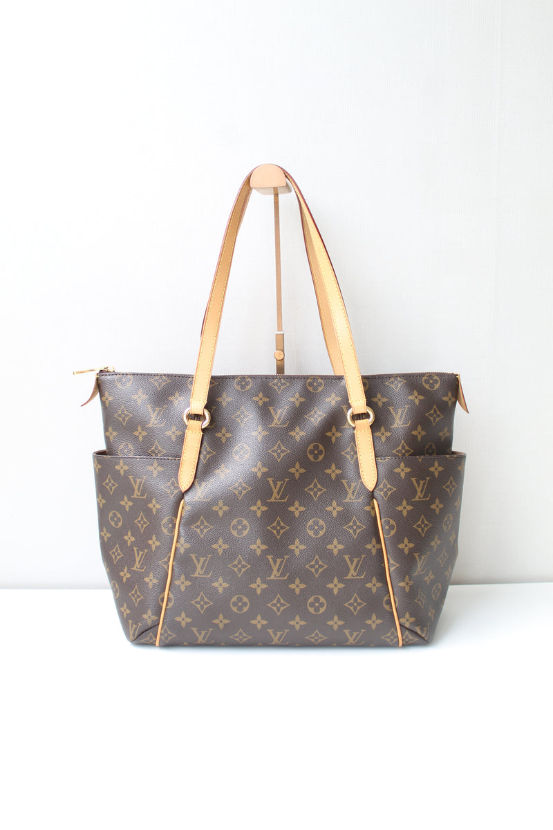 Louis Vuitton Totally MM Review // What's In My Bag