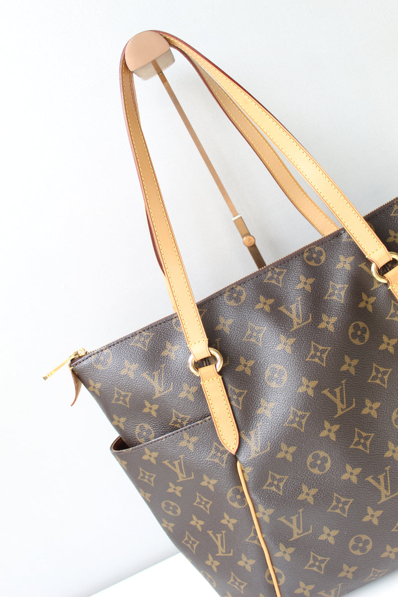Louis Vuitton Totally Mm in Brown