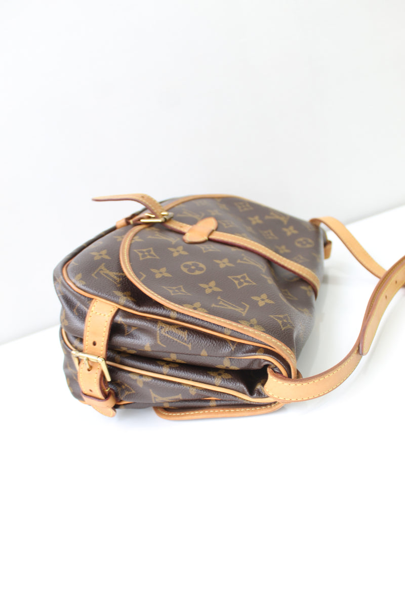 Louis Vuitton Monogram Canvas Saumur 35 Messenger Bag – Canada Luxury