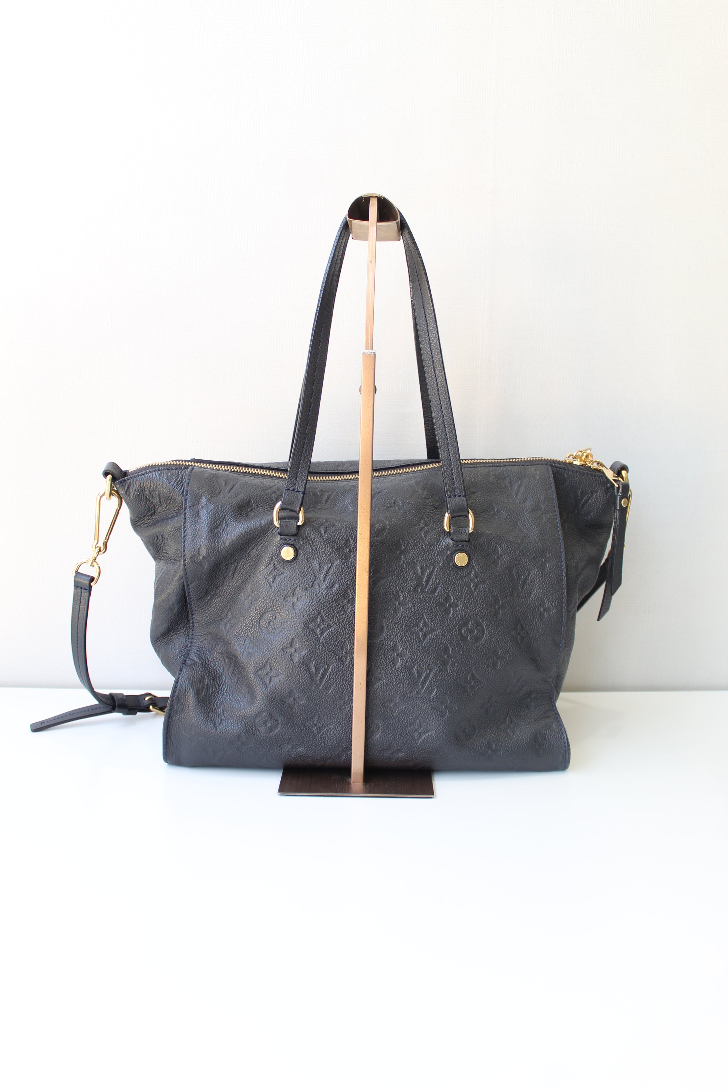 What's in my bag: Louis Vuitton Lumineuse pm 