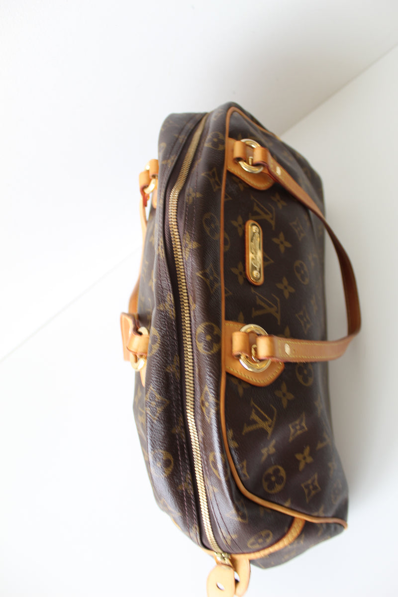 What's in my bag? Louis Vuitton Montorgueil GM 