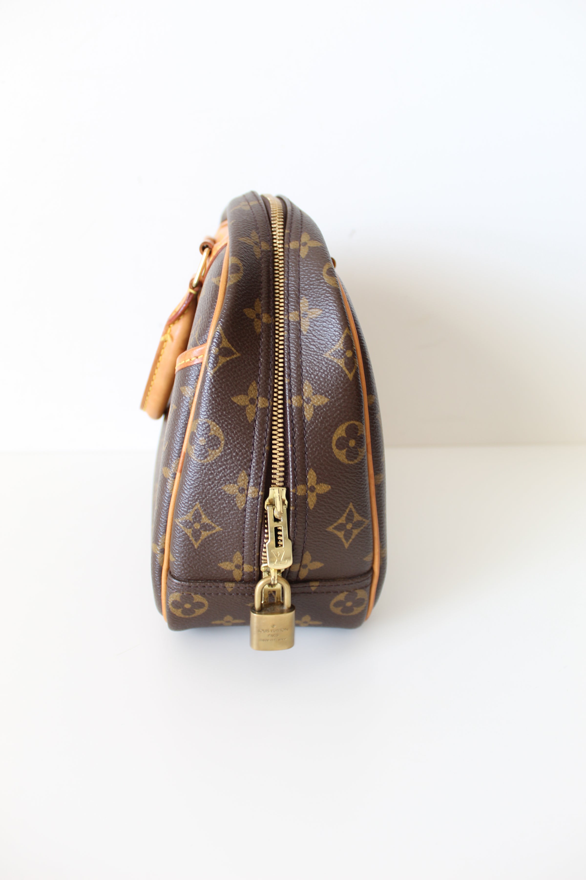 Louis Vuitton Monogram Deauville Boston GM Bag – The Closet