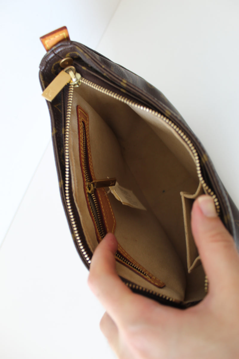 Louis Vuitton Looping MM Monogram Shoulder Bag