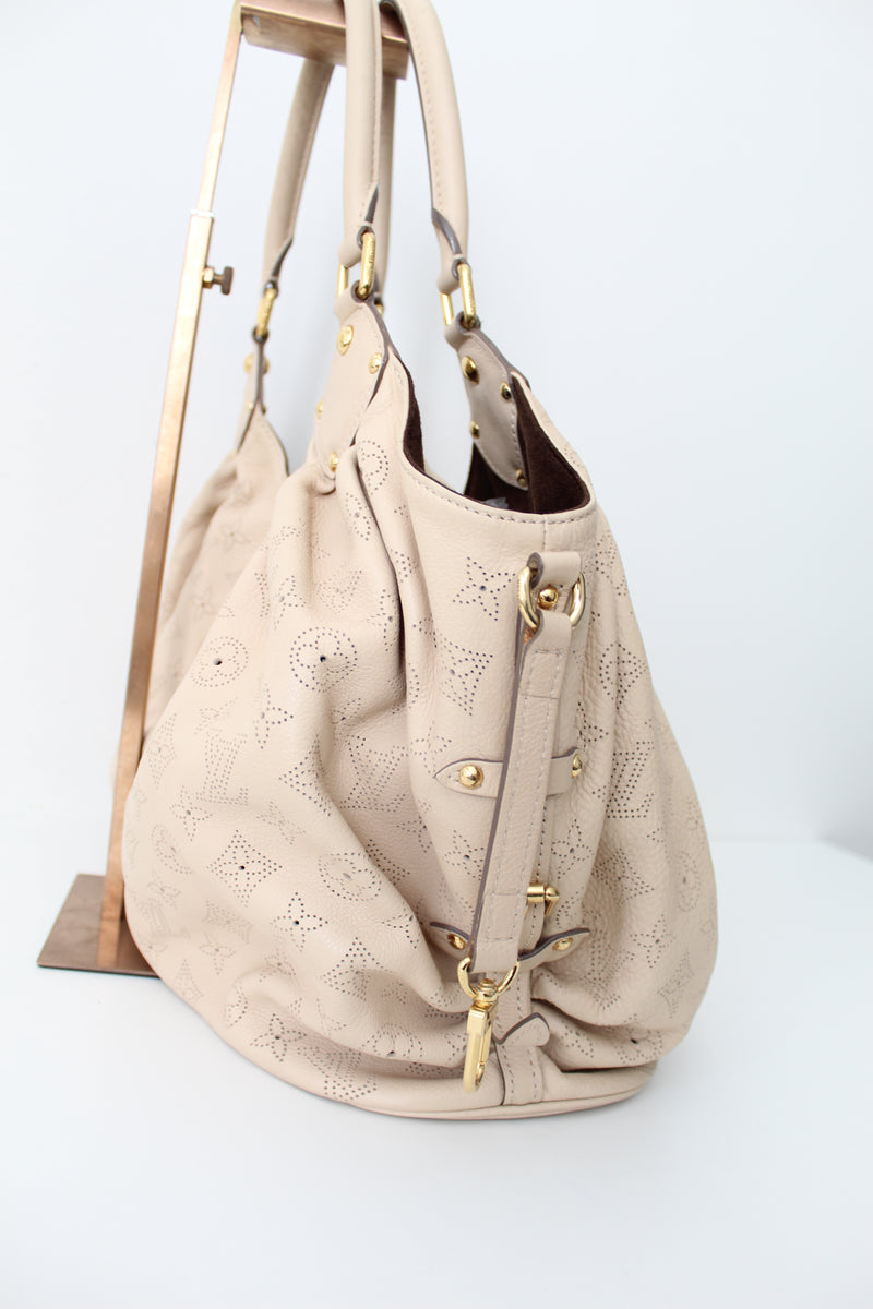 Louis Vuitton, Bags, Louis Vuitton Beige Monogram Mahina Leather L Bag