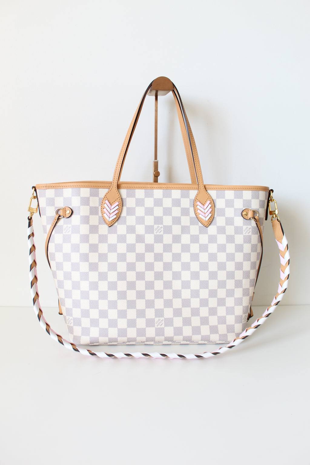 Louis Vuitton, Bags, Selling Neverfull Mm Grey And White Checkered Used  But In Good Condition