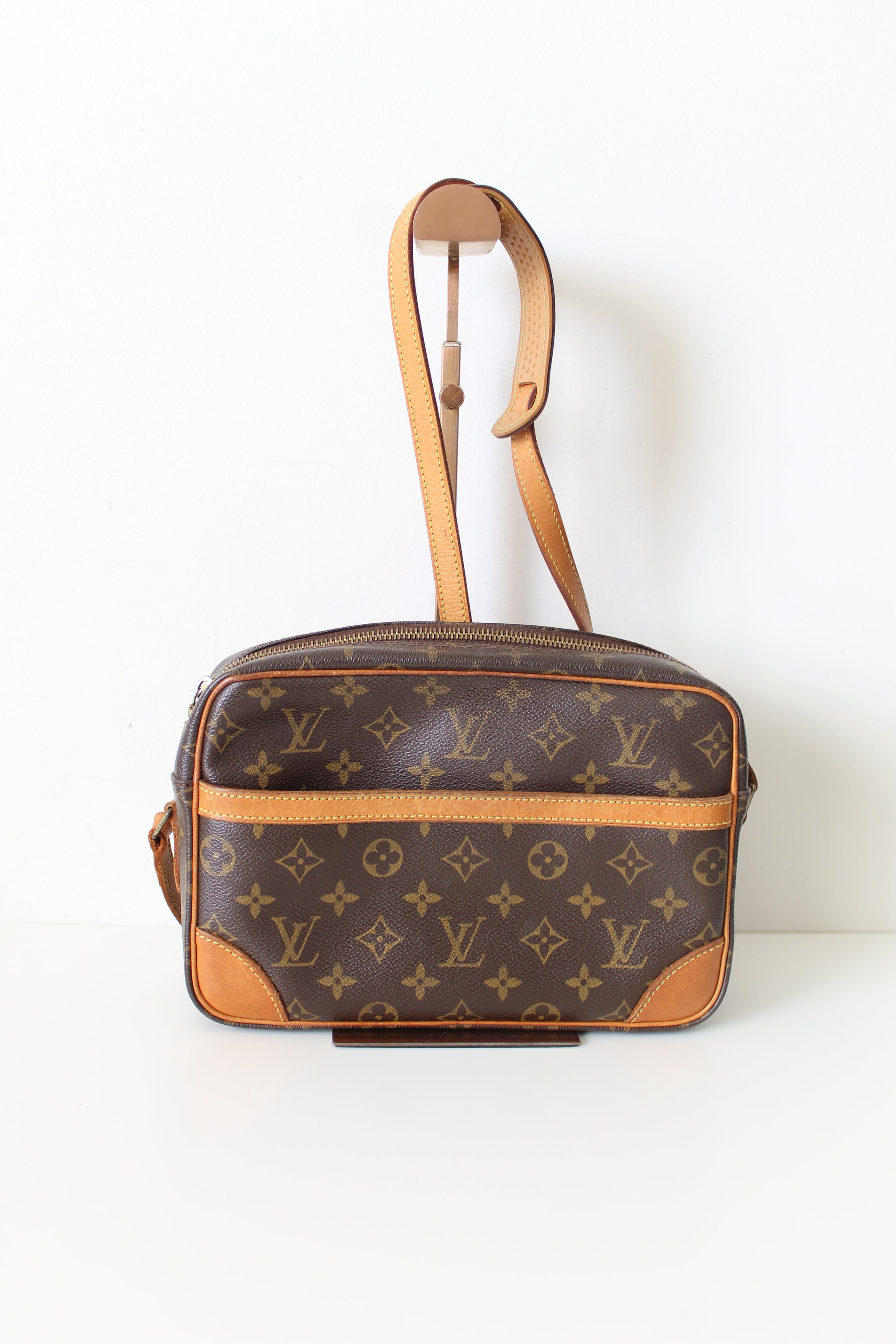 Sold at Auction: Louis Vuitton Monogram Trocadero 27 Bag