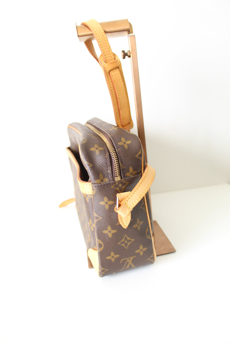 Vintage Louis Vuitton Trocadero 30 Monogram Canvas Cross Body Shoulder Bag