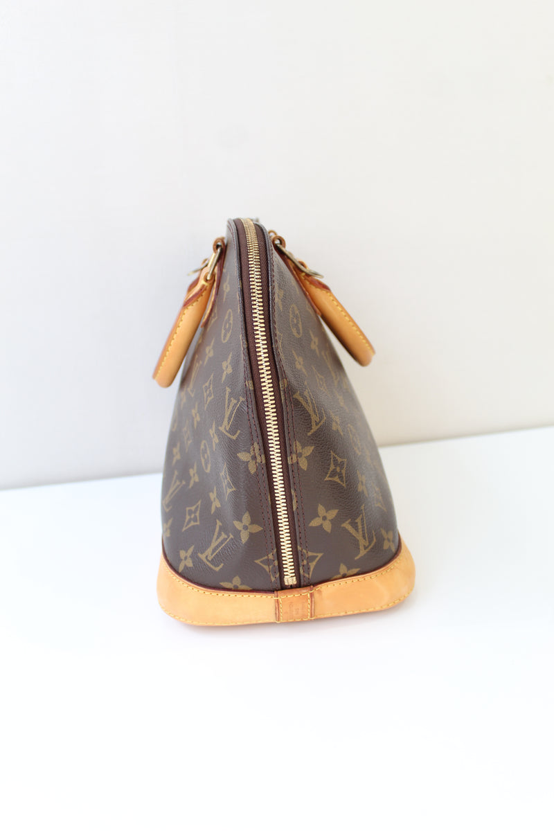 What's in my Bag  Louis Vuitton Alma BB Damier Ebene 